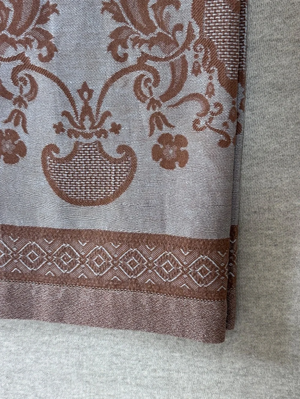 Italian Tessitura Pardi- Jacquard Damask Table Runner: BRAND NEW